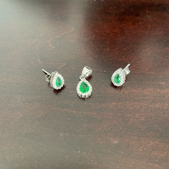 Sterling silver pendant and earring set. - Picture 5 of 6